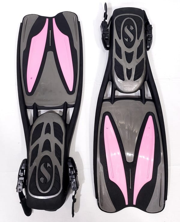 ScubaPro Scuba/Snorkeling Set: Fins, Boots, Snorkel, Mask and Bag Boating & Water Sports